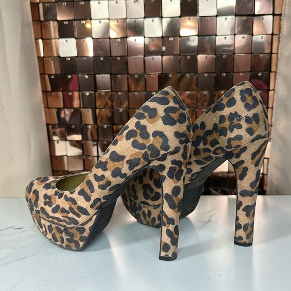 MOSSIMO Tan, Brown, Black Cheetah Print Faux Suede Heels Size 8 - Picture 8 of 10